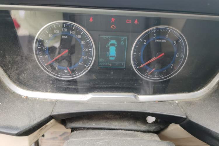 Used Huasong 7 2015 2.0T Automatic Comfort Model Odometer Close Up