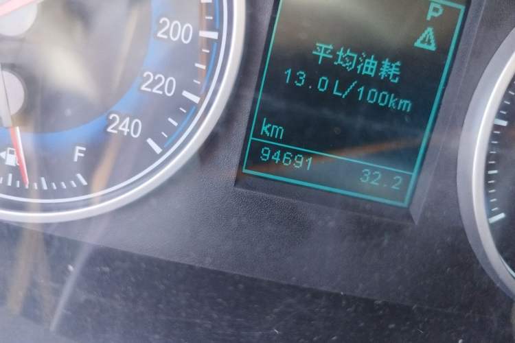 Used Huasong 7 2015 2.0T Automatic Comfort Model Odometer Close Up