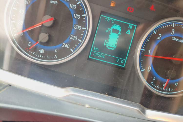 Used Huasong 7 2015 2.0T Automatic Comfort Model Odometer Close Up