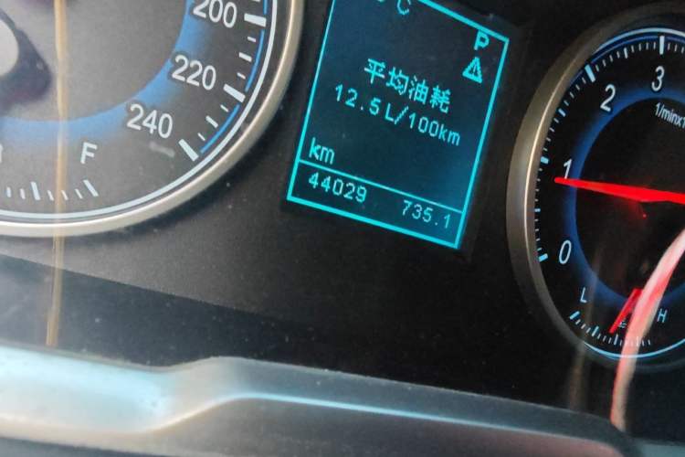 Used Huasong 7 2015 2.0T Automatic Comfort Model Odometer Close Up