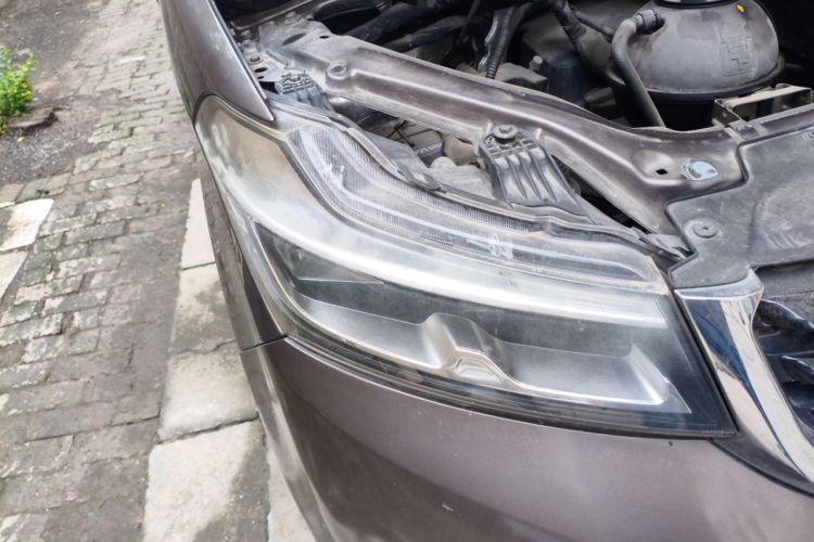 Used Huasong 7 2015 2.0T Automatic Comfort Model Right Front Headlight