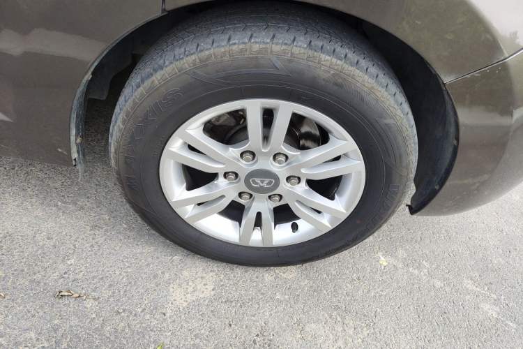 Used Huasong 7 2015 2.0T Automatic Comfort Model Right Front Wheel Hub