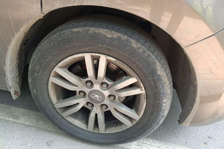Used Huasong 7 2015 2.0T Automatic Comfort Model Right Front Wheel Hub