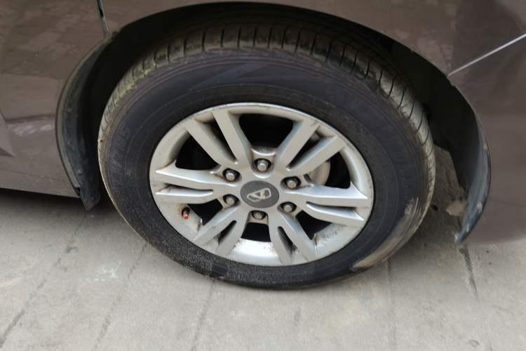 Used Huasong 7 2015 2.0T Automatic Comfort Model Right Front Wheel Hub