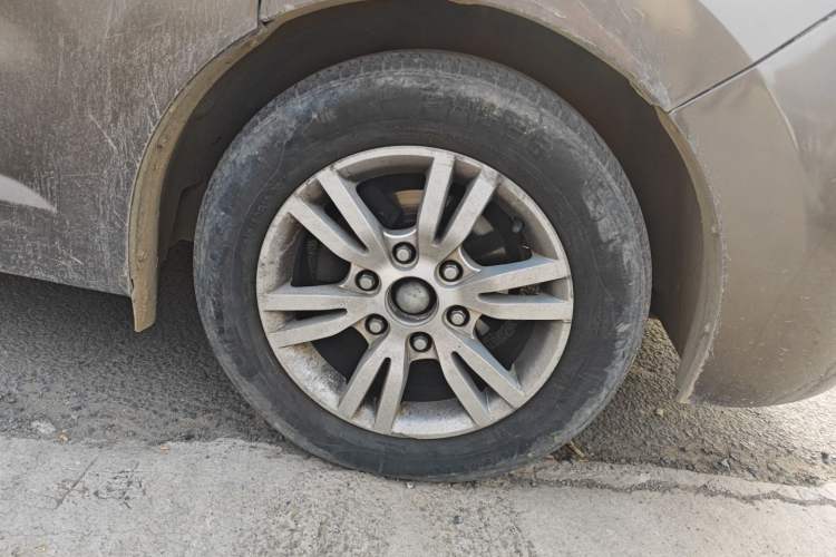 Used Huasong 7 2015 2.0T Automatic Comfort Model Right Front Wheel Hub
