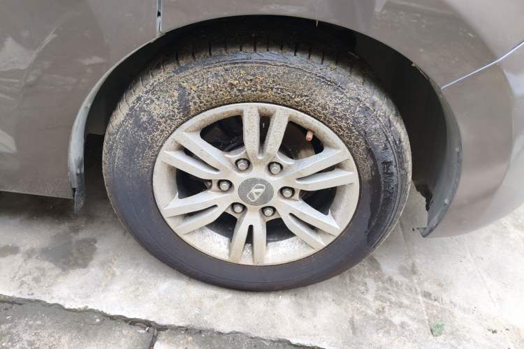 Used Huasong 7 2015 2.0T Automatic Comfort Model Right Front Wheel Hub