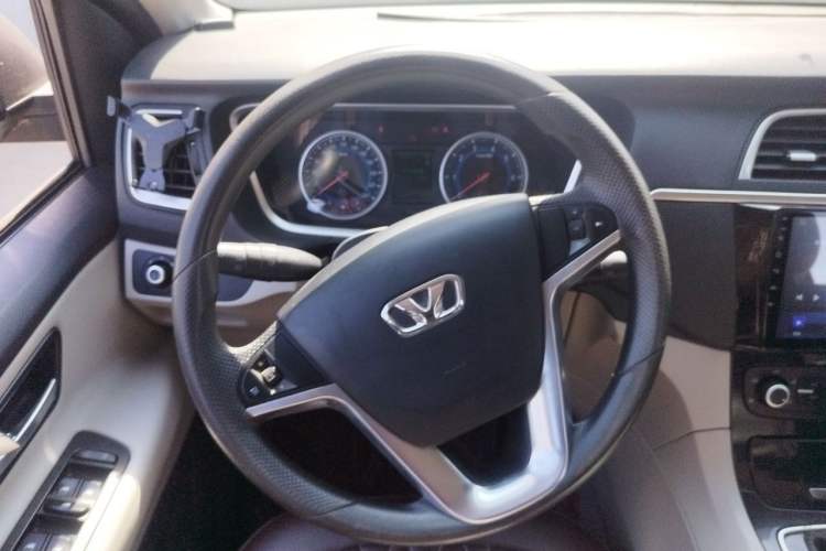 Used Huasong 7 2015 2.0T Automatic Comfort Model Steering Wheel