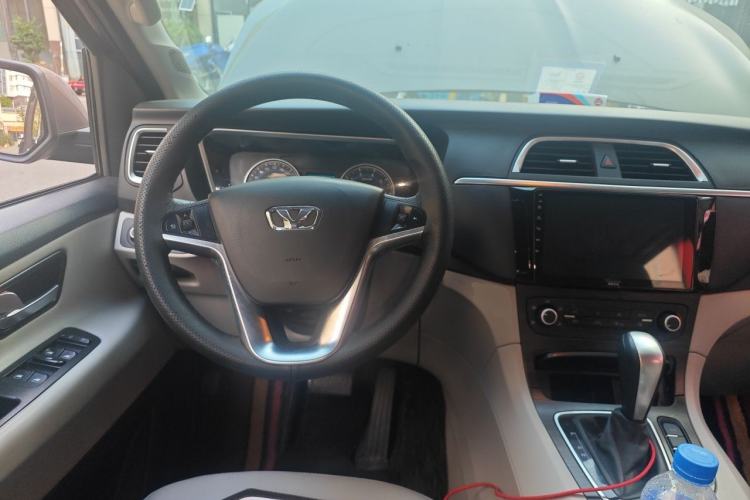 Used Huasong 7 2015 2.0T Automatic Comfort Model Steering Wheel