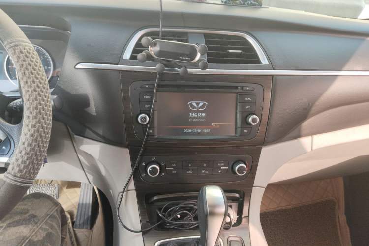 Used Huasong 7 2017 2.0T Automatic Elite Edition Audio And AC Panel
