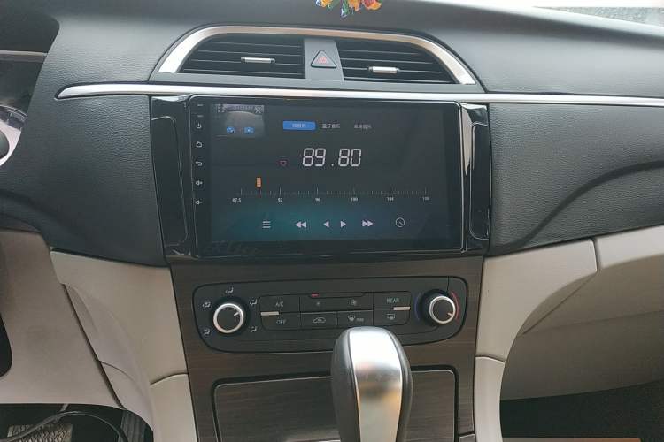 Used Huasong 7 2017 2.0T Automatic Standard Edition Audio And AC Panel
