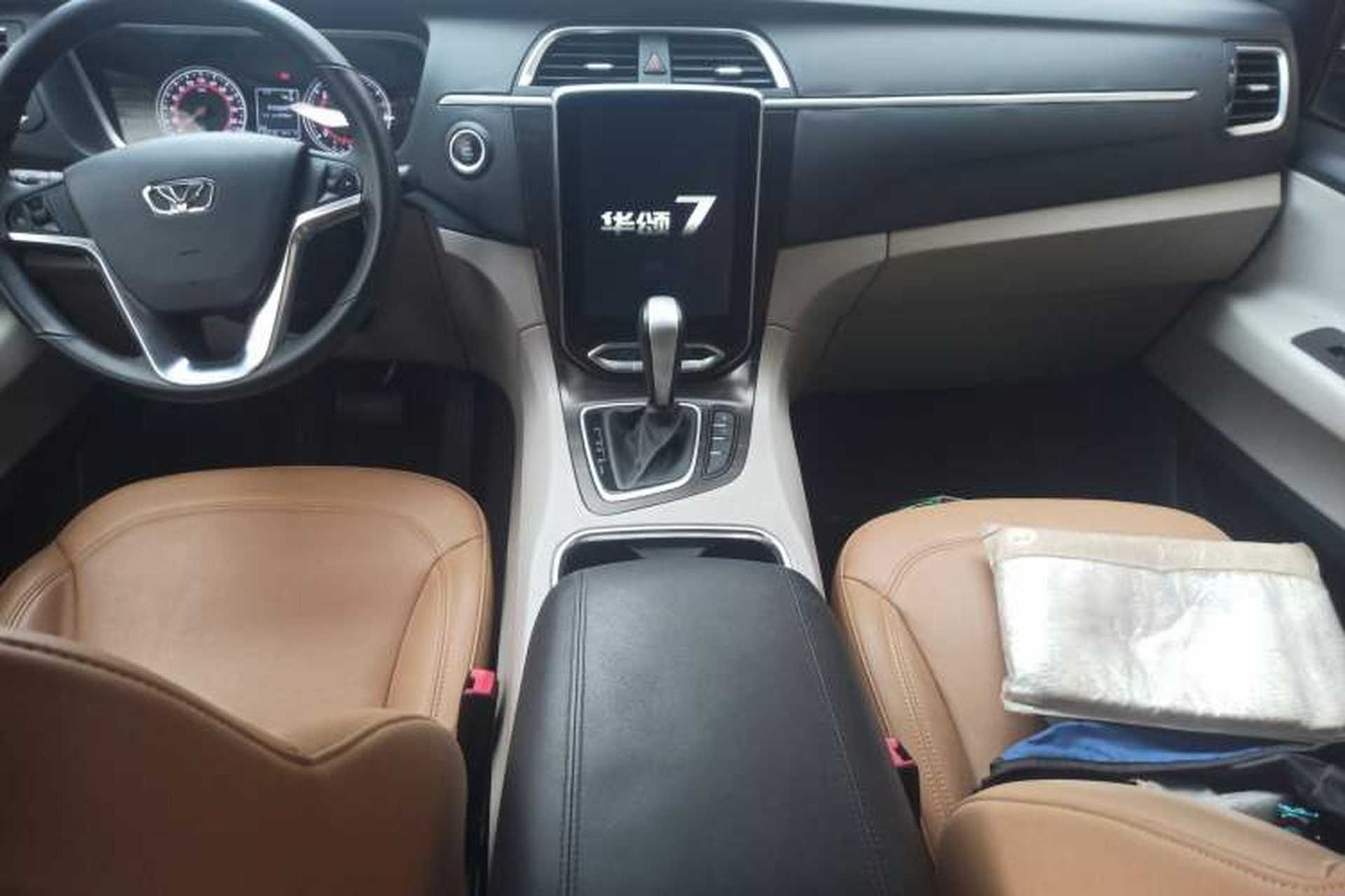 Used Huasong 7 2017 2.0T Automatic Elite Edition Center Console