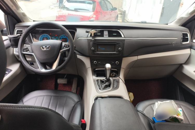 Used Huasong 7 2017 2.0T Automatic Elite Edition Center Console