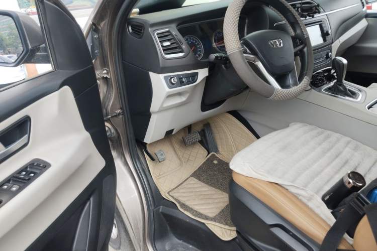 Used Huasong 7 2017 2.0T Automatic Elite Edition Driver Seat