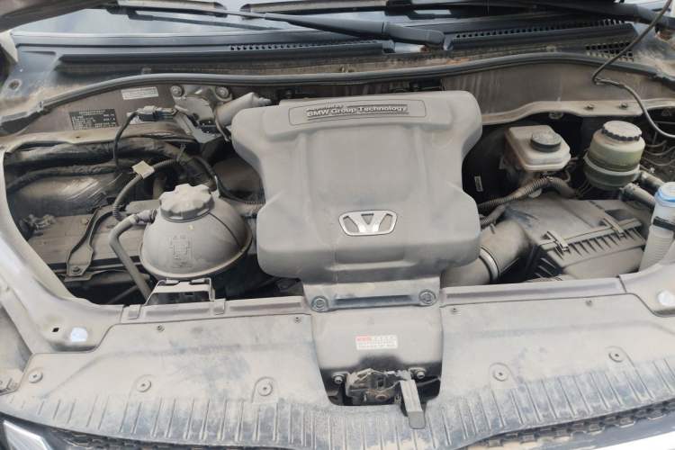 Used Huasong 7 2017 2.0T Automatic Elite Edition Engine Bay