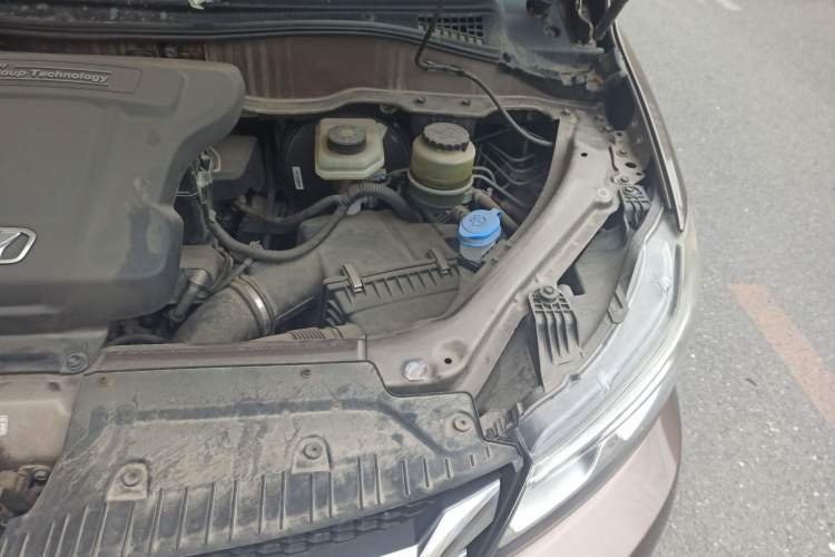 Used Huasong 7 2017 2.0T Automatic Elite Edition Engine Bay Left