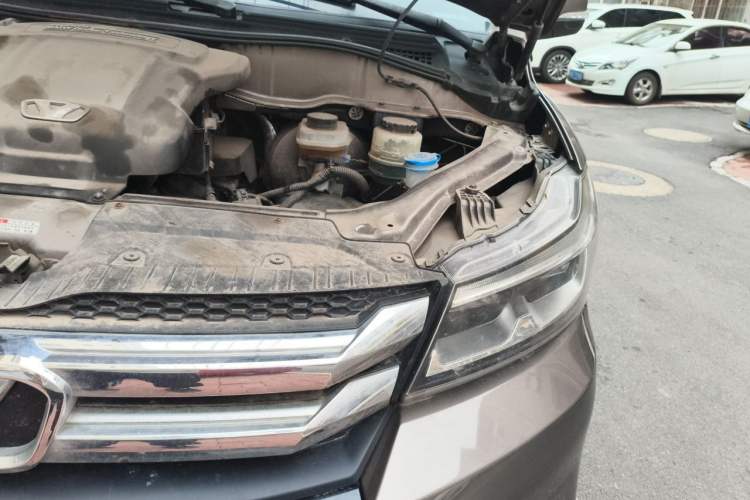 Used Huasong 7 2017 2.0T Automatic Elite Edition Engine Bay Left