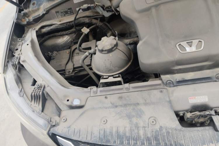 Used Huasong 7 2017 2.0T Automatic Elite Edition Engine Bay Right