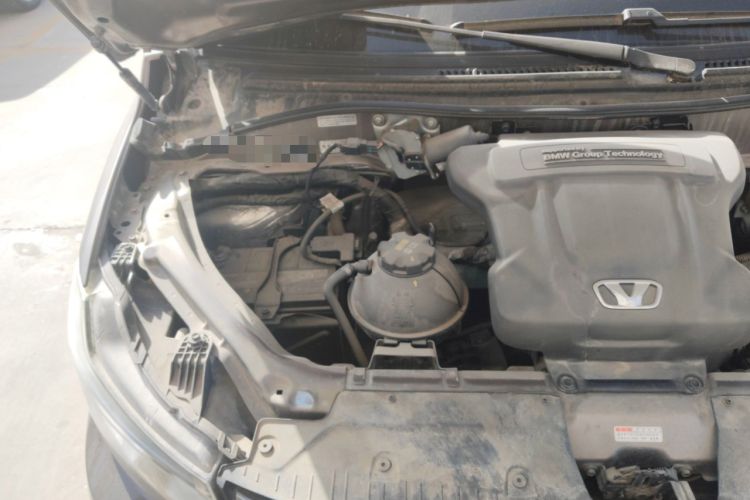 Used Huasong 7 2017 2.0T Automatic Elite Edition Engine Bay Right