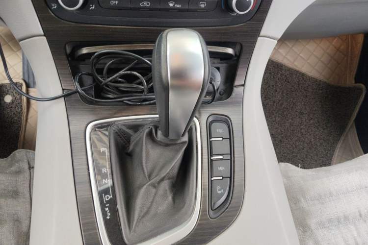 Used Huasong 7 2017 2.0T Automatic Elite Edition Gear Lever