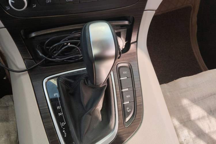 Used Huasong 7 2017 2.0T Automatic Elite Edition Gear Lever
