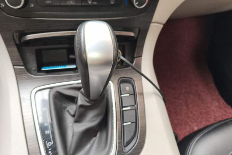Used Huasong 7 2017 2.0T Automatic Elite Edition Gear Lever