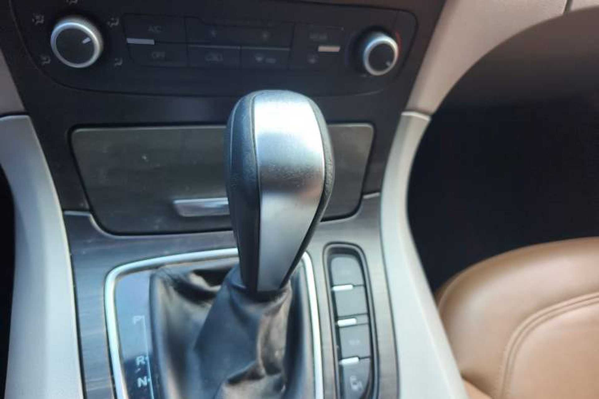 Used Huasong 7 2017 2.0T Automatic Elite Edition Gear Lever