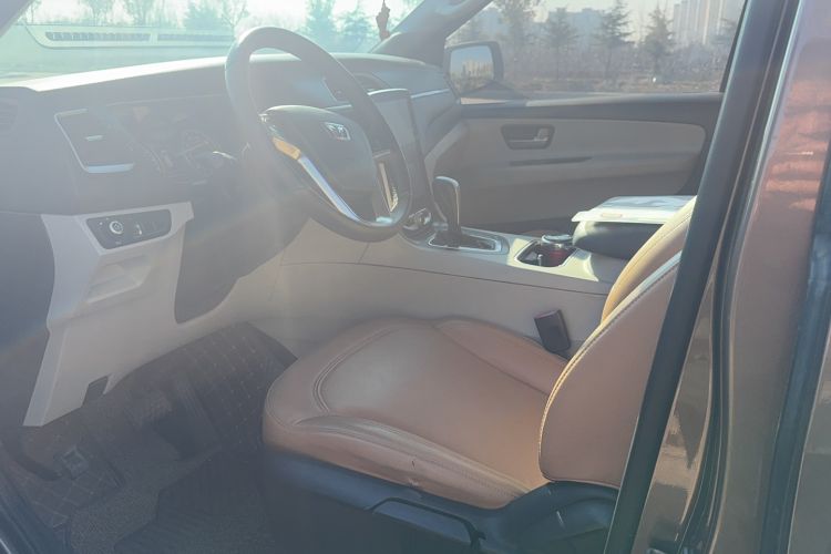 Used Huasong 7 2017 2.0T Automatic Standard Edition Interior 2