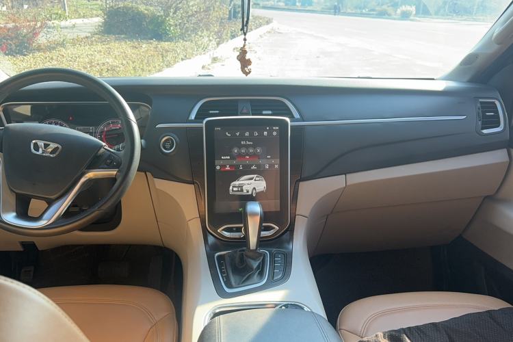 Used Huasong 7 2017 2.0T Automatic Standard Edition Interior 3