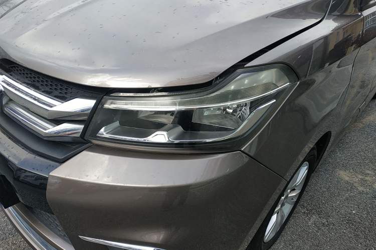 Used Huasong 7 2017 2.0T Automatic Standard Edition Left Front Headlight