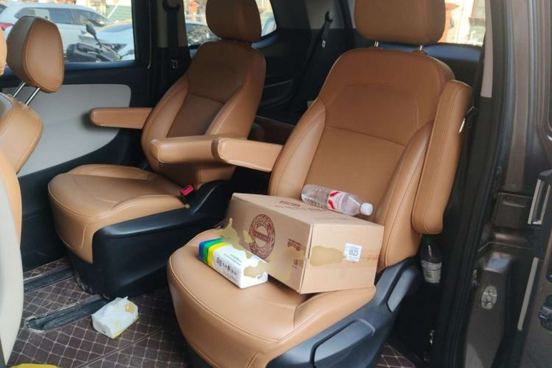 Used Huasong 7 2017 2.0T Automatic Standard Edition Left Rear Seat