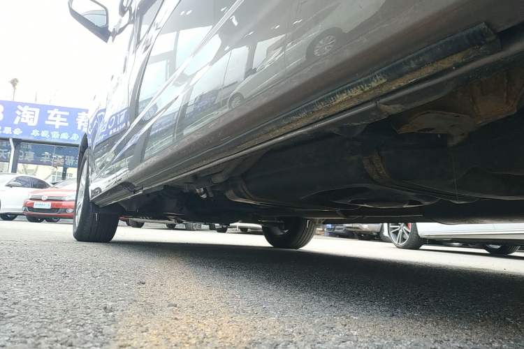 Used Huasong 7 2017 2.0T Automatic Standard Edition Left Side Sill