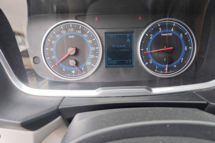 Used Huasong 7 2017 2.0T Automatic Elite Edition Odometer Close Up