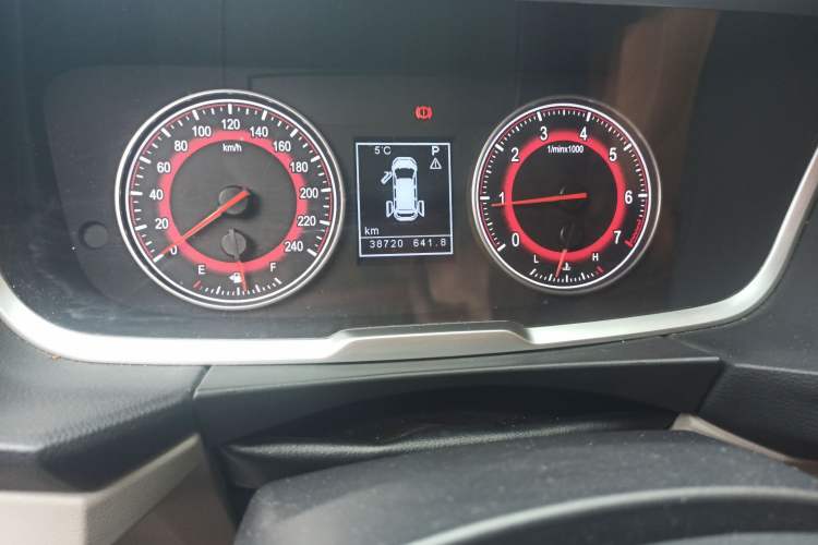 Used Huasong 7 2017 2.0T Automatic Elite Edition Odometer Close Up