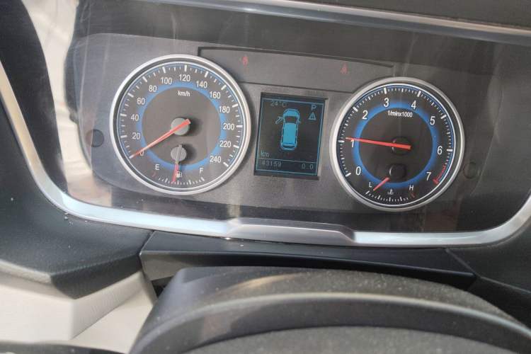 Used Huasong 7 2017 2.0T Automatic Elite Edition Odometer Close Up