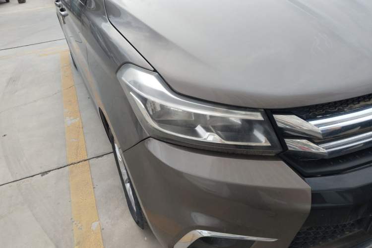 Used Huasong 7 2017 2.0T Automatic Elite Edition Right Front Headlight
