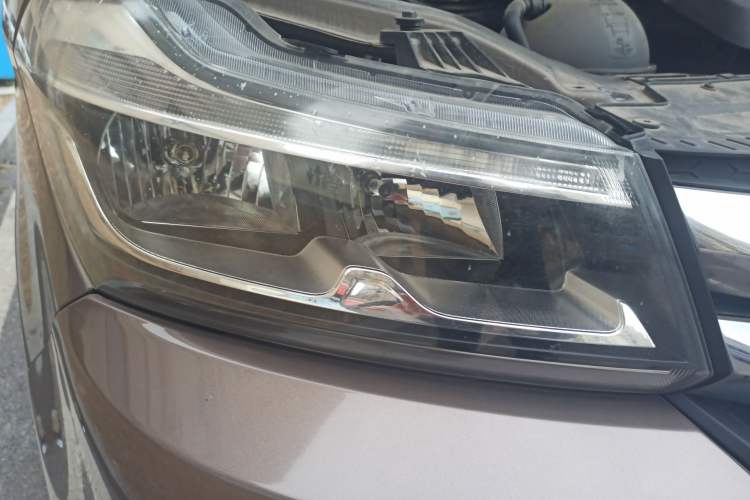 Used Huasong 7 2017 2.0T Automatic Elite Edition Right Front Headlight