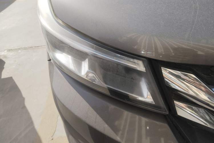 Used Huasong 7 2017 2.0T Automatic Elite Edition Right Front Headlight