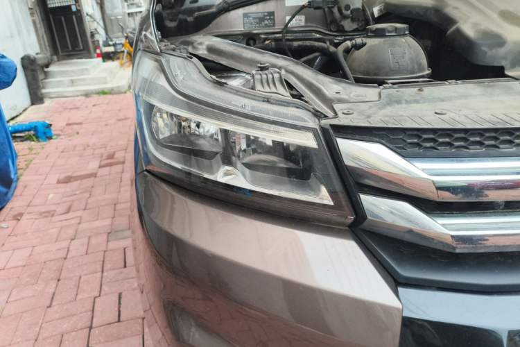 Used Huasong 7 2017 2.0T Automatic Elite Edition Right Front Headlight