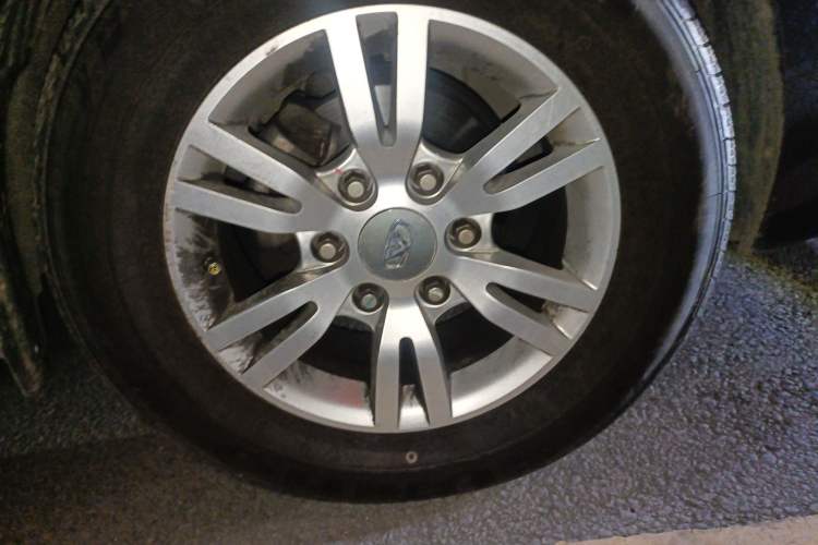 Used Huasong 7 2017 2.0T Automatic Elite Edition Right Front Wheel Hub