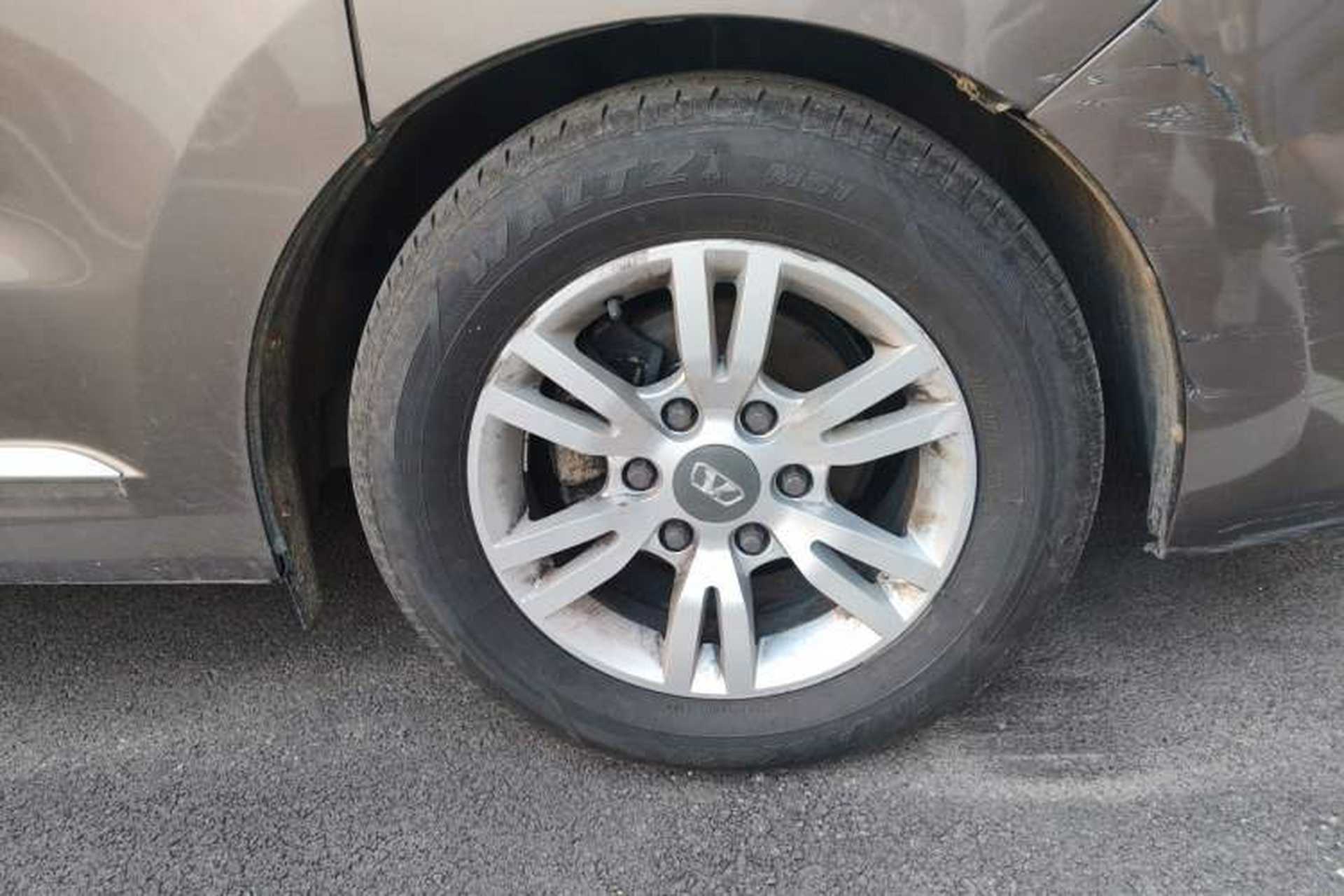 Used Huasong 7 2017 2.0T Automatic Standard Edition Right Front Wheel Hub