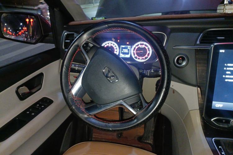 Used Huasong 7 2017 2.0T Automatic Elite Edition Steering Wheel