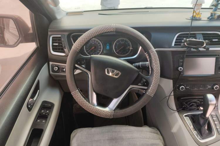 Used Huasong 7 2017 2.0T Automatic Elite Edition Steering Wheel