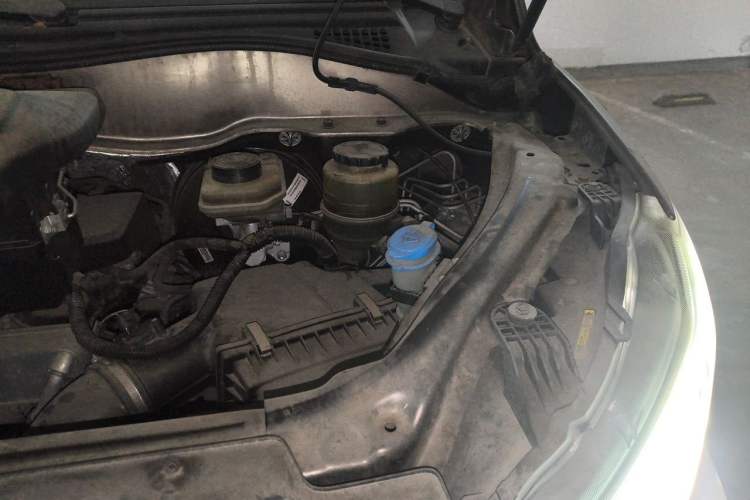 Used Huasong 7 2017 2.0T Automatic Executive Version Engine Bay Left