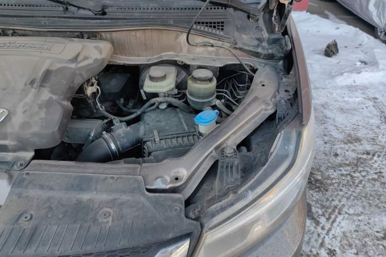 Used Huasong 7 2017 2.0T Automatic Elite Edition Engine Bay Left