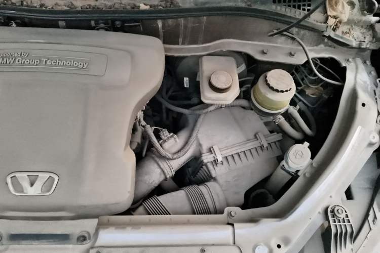 Used Huasong 7 2017 2.0T Automatic Elite Edition Engine Bay Left