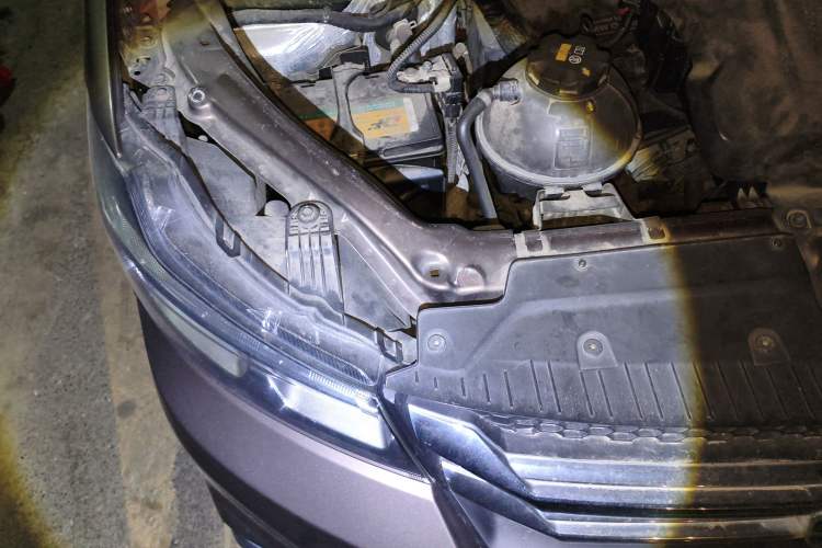 Used Huasong 7 2017 2.0T Automatic Standard Edition Engine Bay Right