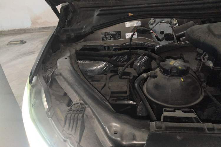 Used Huasong 7 2017 2.0T Automatic Executive Version Engine Bay Right