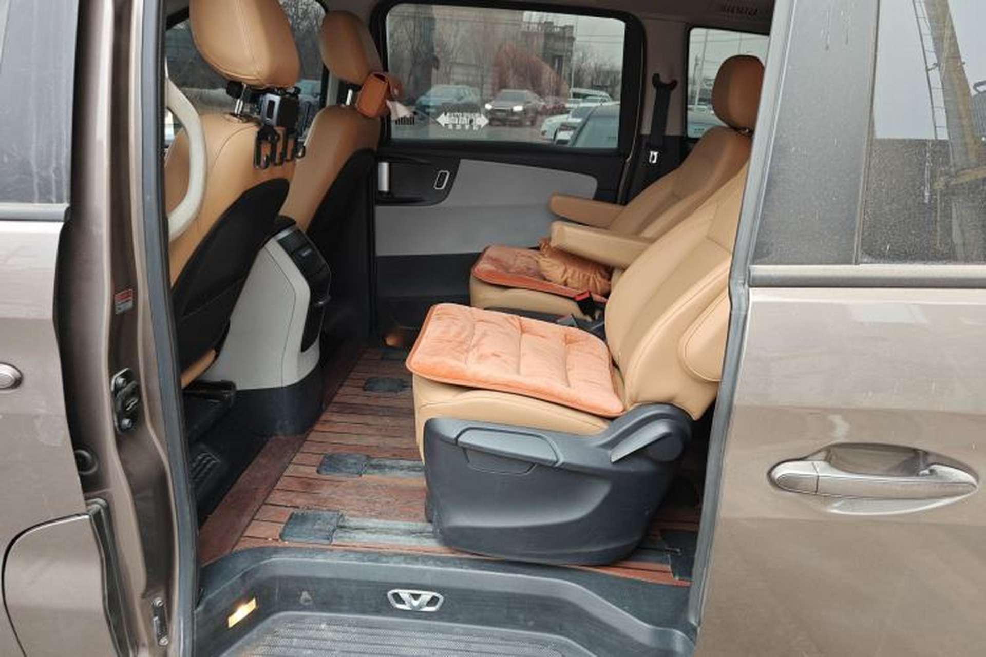 Used Huasong 7 2017 2.0T Automatic Elite Edition Left Rear Seat