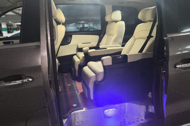 Used Huasong 7 2017 2.0T Automatic Executive Version Left Rear Seat