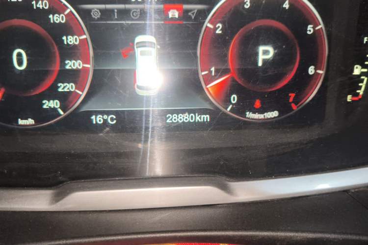 Used Huasong 7 2017 2.0T Automatic Executive Version Odometer Close Up